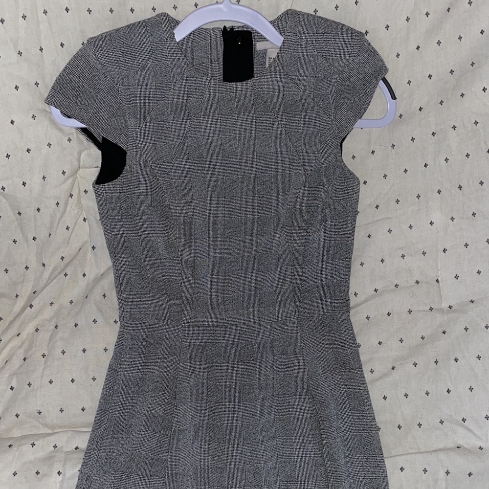 $10 H&M cap sleeve plaid dress. Size: 0/xs